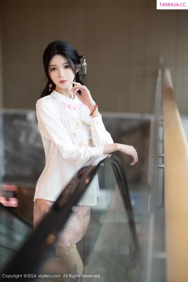 程程程  [XiuRen]高清写真图 2024.04.07 No.8347 程程程- 丝袜美腿第11张图片